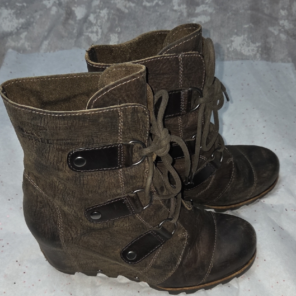 Sorel Brown Lace-Up Boots Rugged Design